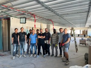 הצוות של הקבלן יעקב מסטורוב. עבודות שיפוץ, בניית משרדים